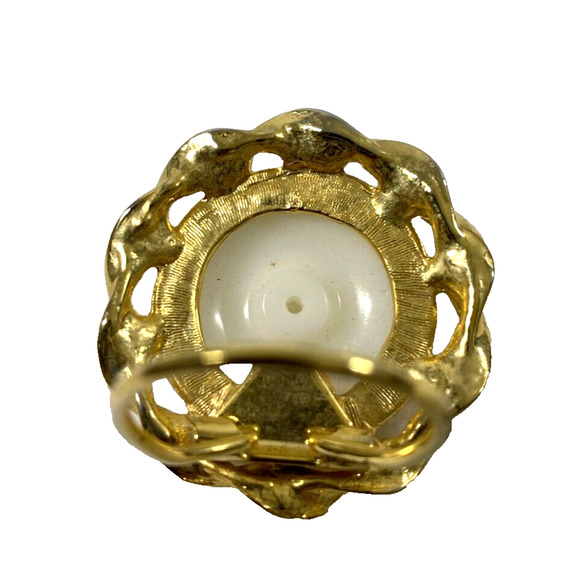 Vintage Scarf Holder Clip Goldtone White Round Center Estate Jewelry - Picture 4 of 5